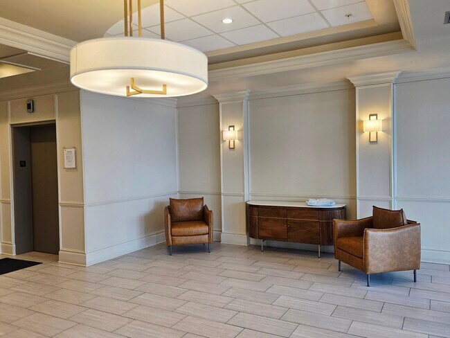 Building Photo - 5555 N Cumberland Ave