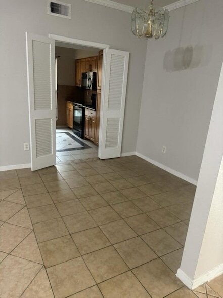 Building Photo - 9809 Richmond Ave