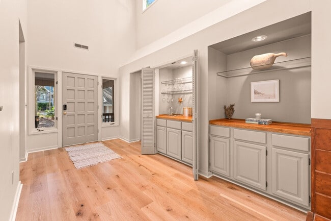 Building Photo - 2415 The Haul Over