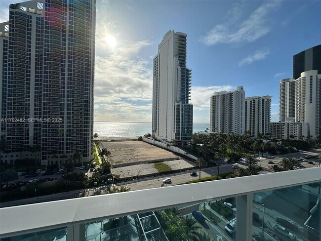 Building Photo - 17550 Collins Ave