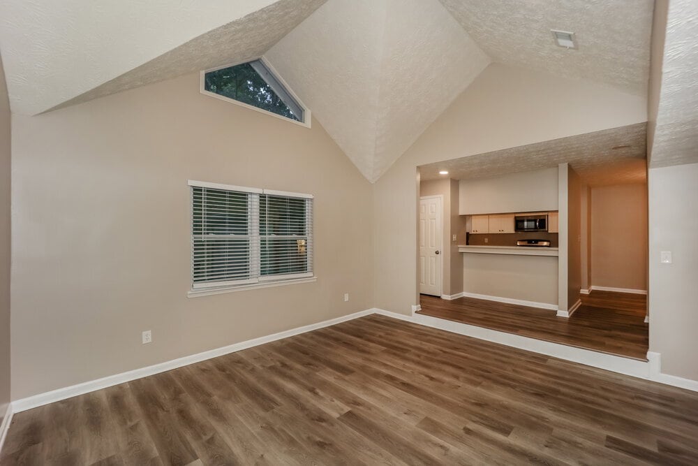 Building Photo - 540 Hillsdale Dr