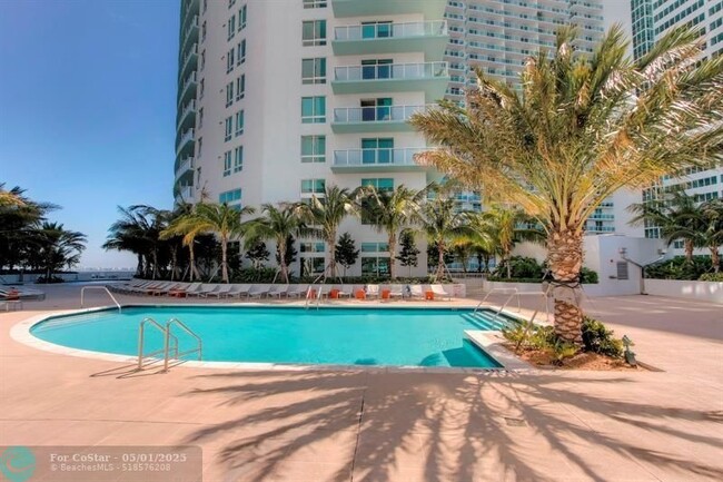 Building Photo - 1900 N Bayshore Dr
