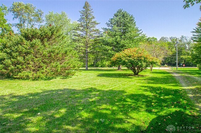 Building Photo - 695 Lakengren Dr
