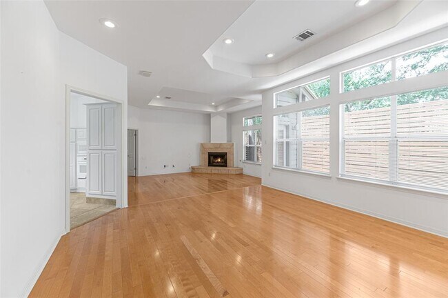 Building Photo - 1621 Maggie Mayes St