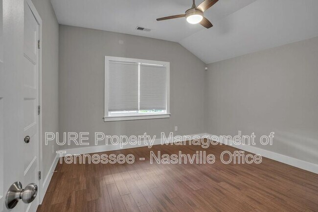 Building Photo - 3212A Lincoln Ave