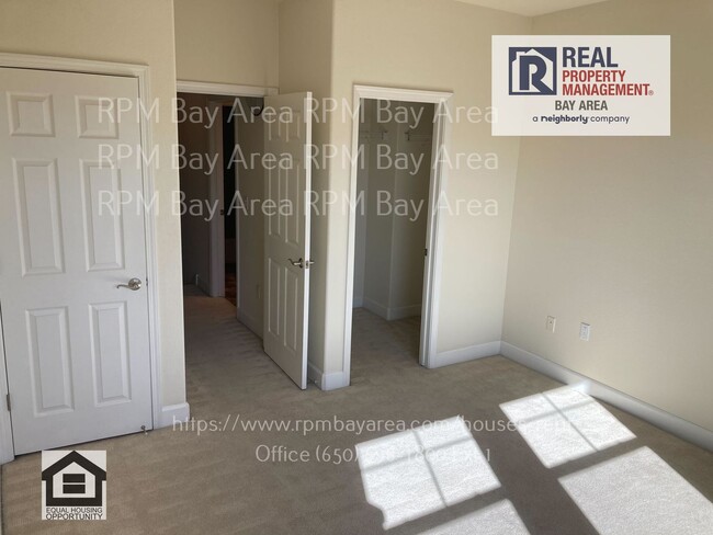 Building Photo - December Rent Special: 2 Bedroom 2.5 Bathr...