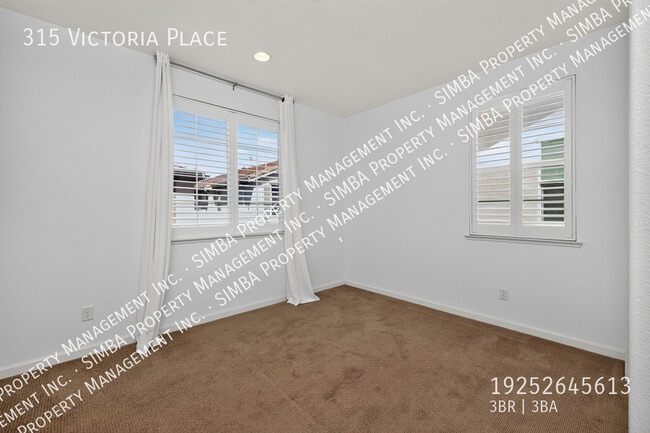 Building Photo - 315 Victoria Pl