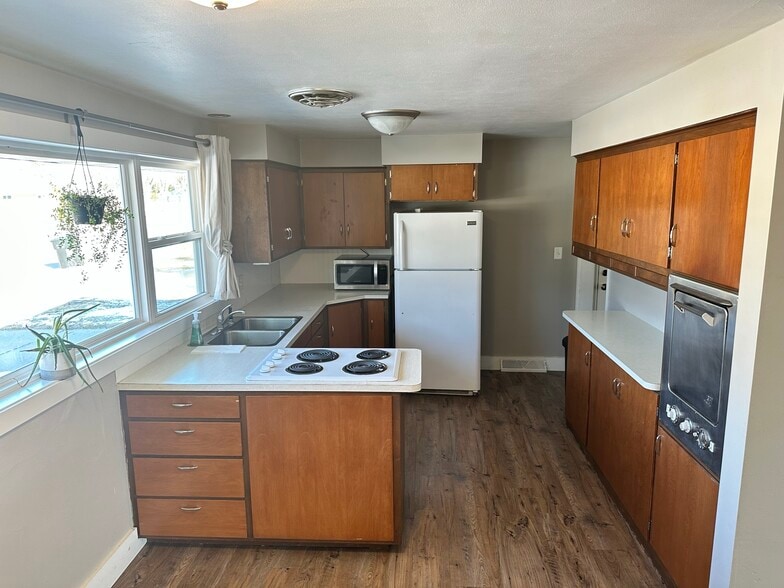 Building Photo - 2316 S Carpenter St