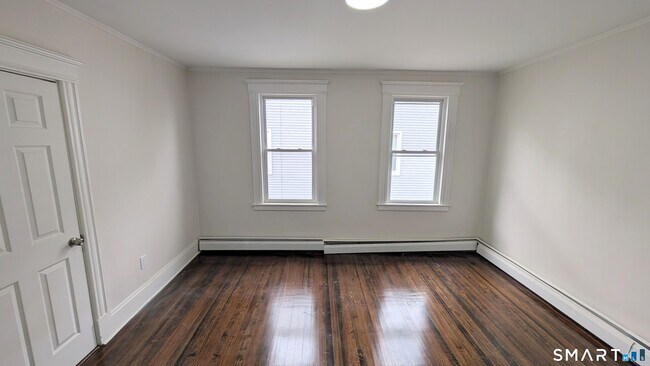 Building Photo - 15 June St