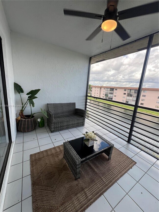 Building Photo - 4950 E Sabal Palm Blvd