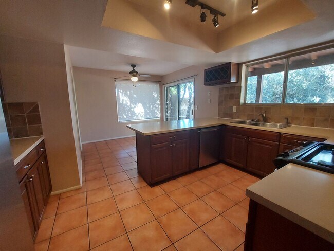 Building Photo - Spacious House