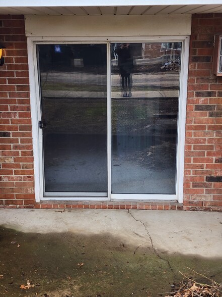 Building Photo - 201 Rose Ln St SE