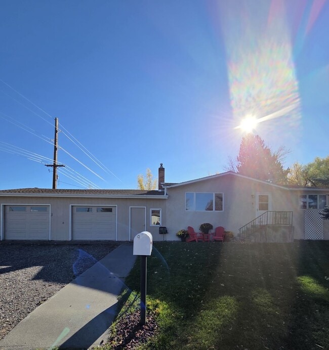 Building Photo - 9 Big Horn Dr