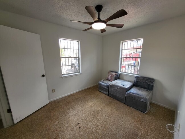 Building Photo - 216 N Meadow Ave