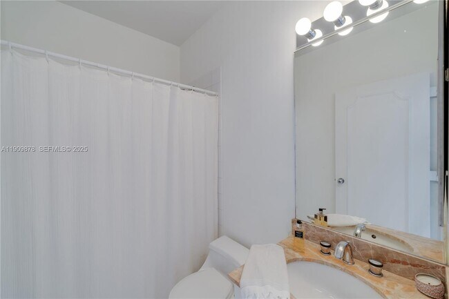 Building Photo - 888 Brickell Key Dr