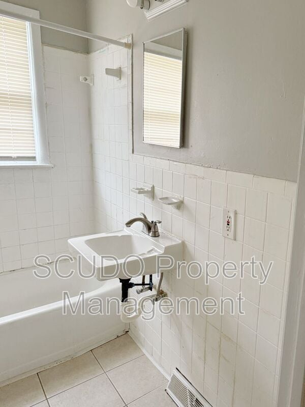 Building Photo - 1021 S Appleton Ave