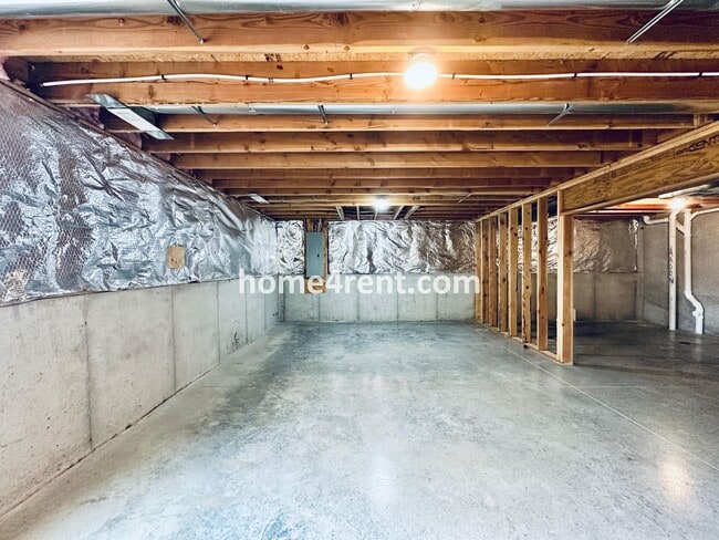 Building Photo - Stunning, Maintenance Free Townhome in Desoto w/ an Elegant Kitchen and Wood Floors Throughout!