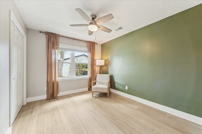 Building Photo - 205 W Bayou Dr