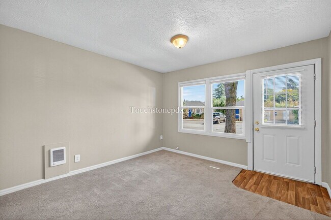 Building Photo - 7349 SE Evergreen St