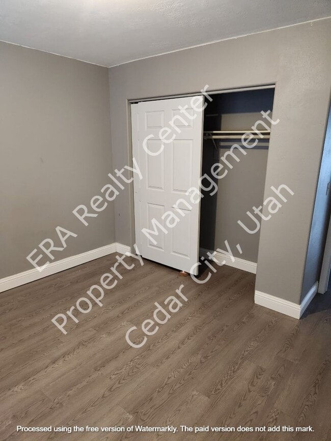 Building Photo - Move-In Discount!! 2 bedroom - 2 Bathroom Twin Home