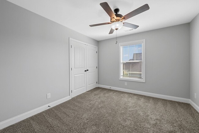 Building Photo - Pet Friendly Four Bedroom with Bonus!