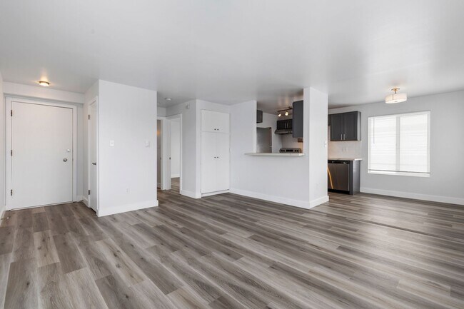 Building Photo - Hallmark Apartments