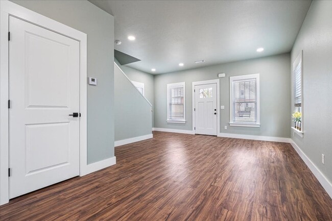 Building Photo - Brand New Cottage close to downtown and U ...