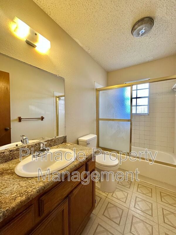 Building Photo - 5818 Davenport Dr