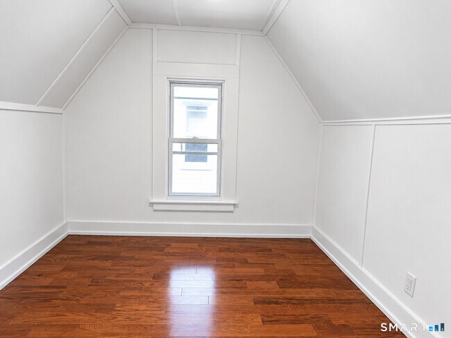 Building Photo - 407 Shelton Ave