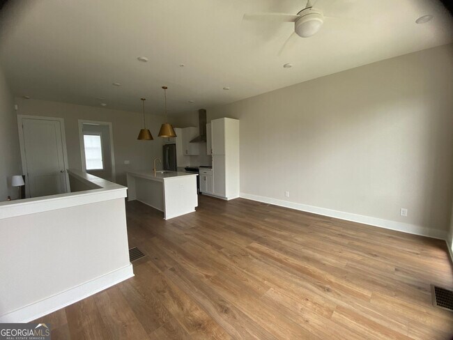 Building Photo - 1295 Longreen Ter NW