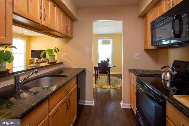 Building Photo - 12 Meadow Ln