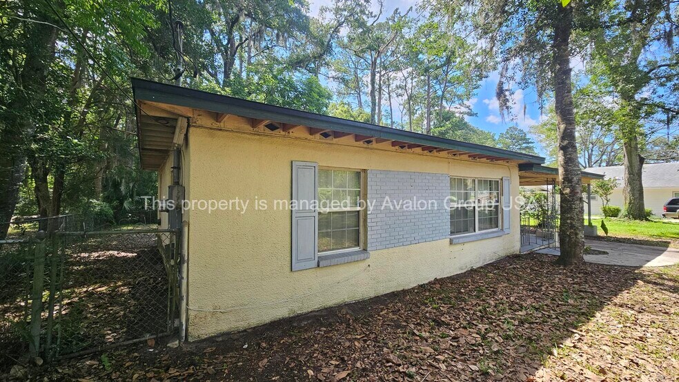 Building Photo - 9831 Ridge Blvd