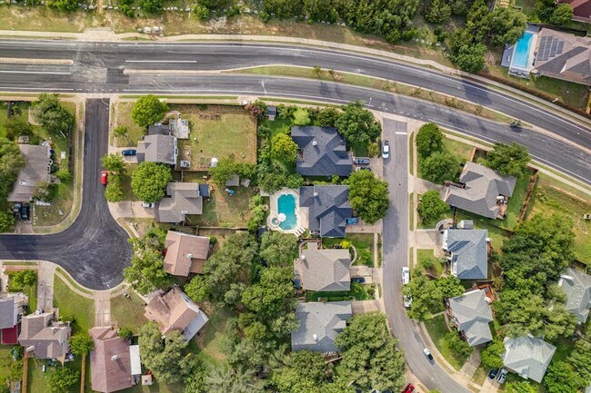 Building Photo - 803 Crocus Dr