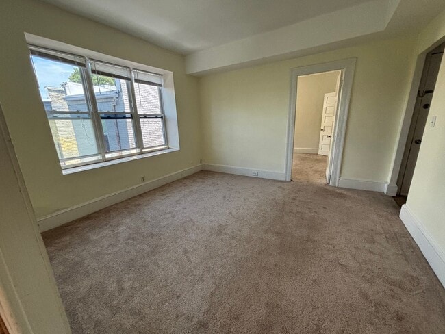 Building Photo - Gorgeous 1 Bedroom 1 Bathroom Condo locate...