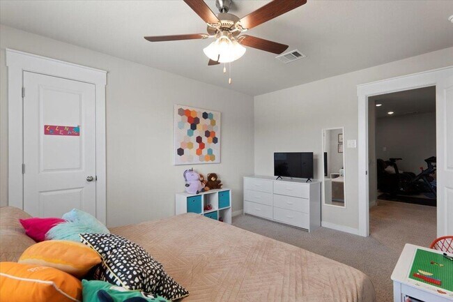 Building Photo - 1530 McKinney Dr