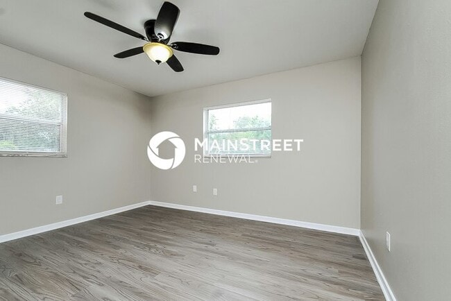 Building Photo - 4 Bedroom Pet-Friendly Home in Lakeland, FL with Main Street Renewal