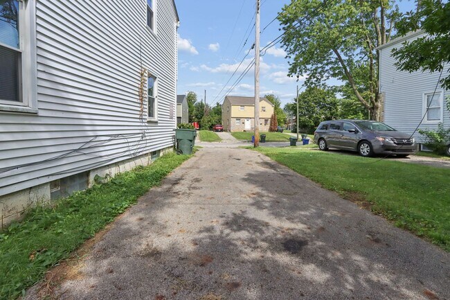 Building Photo - 2801-2803-2803 Vanderberg Ave