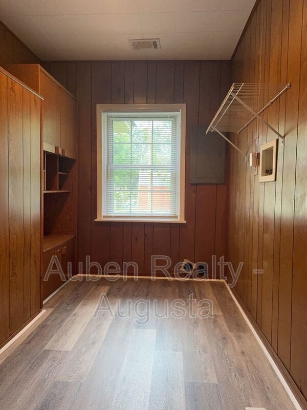 Building Photo - 328 Seminole Dr
