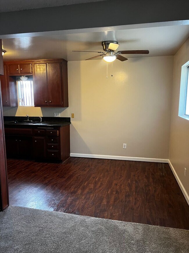 Building Photo - 2 Bedroom 1.5 Bath Whittier Apartment for Rent