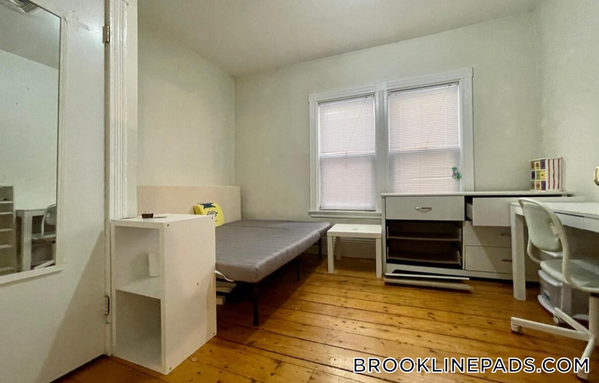 Building Photo - 129 Brook St