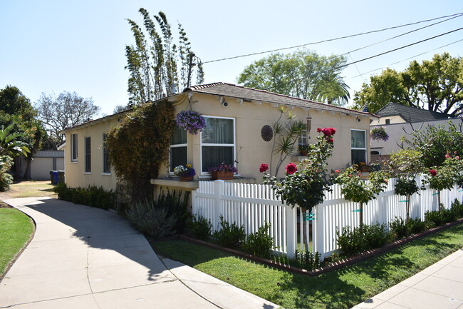 Building Photo - Four Bedroom in Heart of Coronado