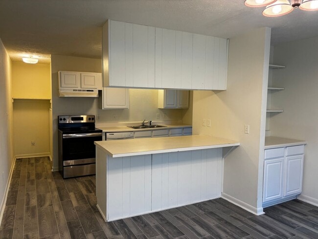 Building Photo - 3 Bedroom 2 Bath