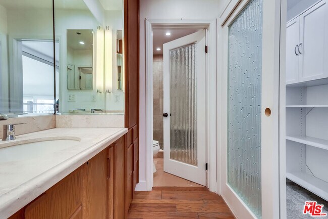 Building Photo - 230 S Catalina Ave