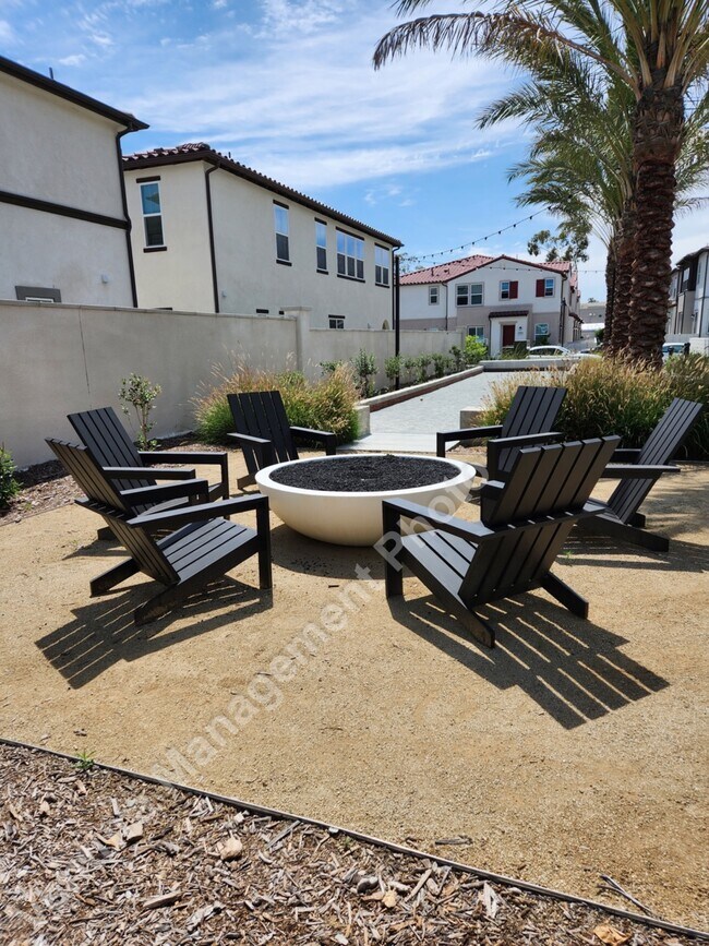 Building Photo - 3020 Harrison Ln