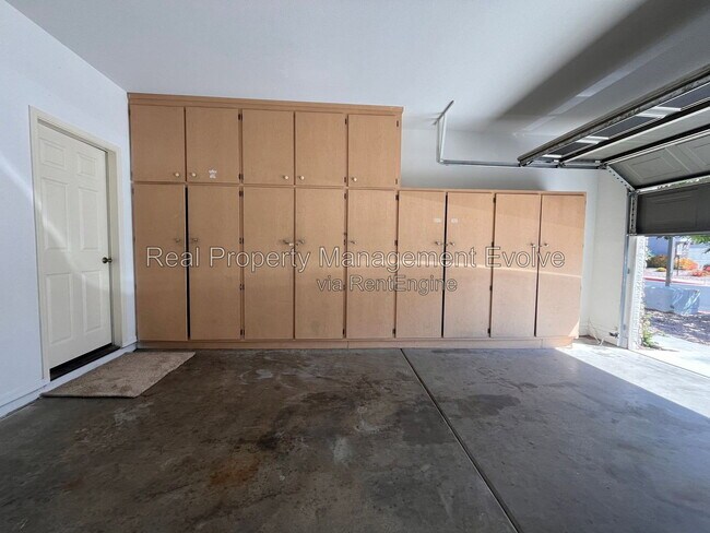 Building Photo - 2060 N 30th St