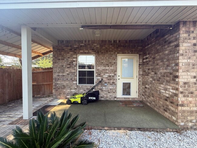 Building Photo - 411 Niceville Ave