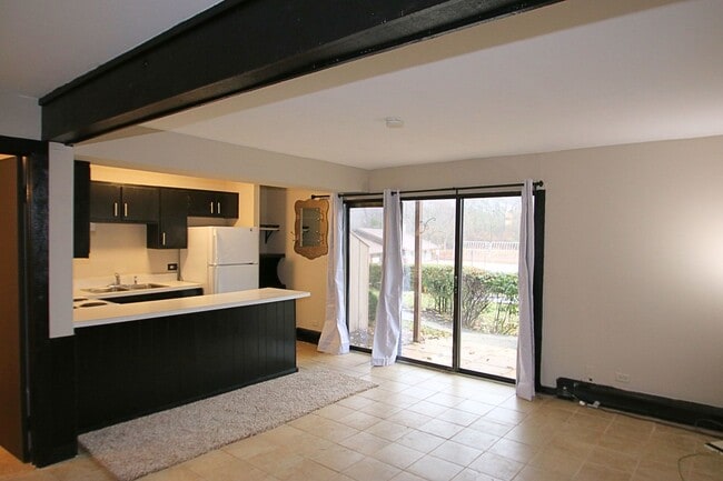 Building Photo - 45 Nassau Colony