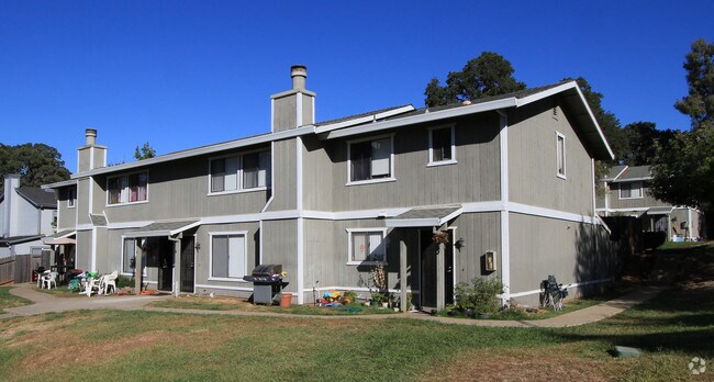 Primary Photo - Lakeview Oaks