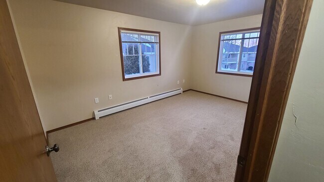 Building Photo - 1 Bed, 1 Bath 930 Sq Ft 2nd Floor