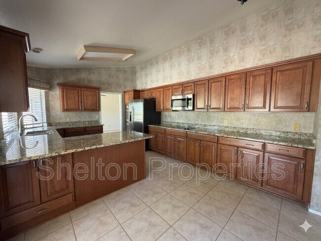 Building Photo - 9418 W Tonto Ln